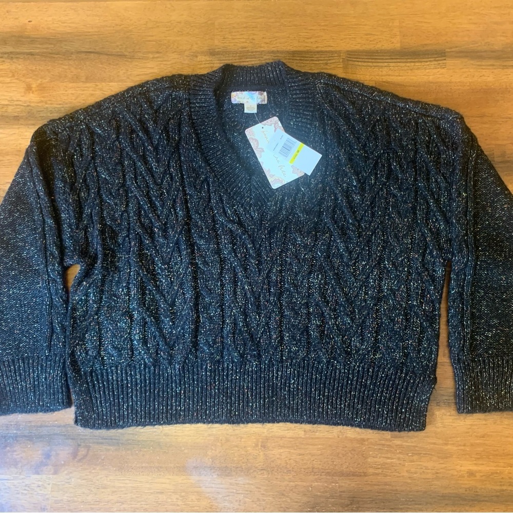 Band of the Free NWT sweater Medium black w/color accents v-neck soft casual